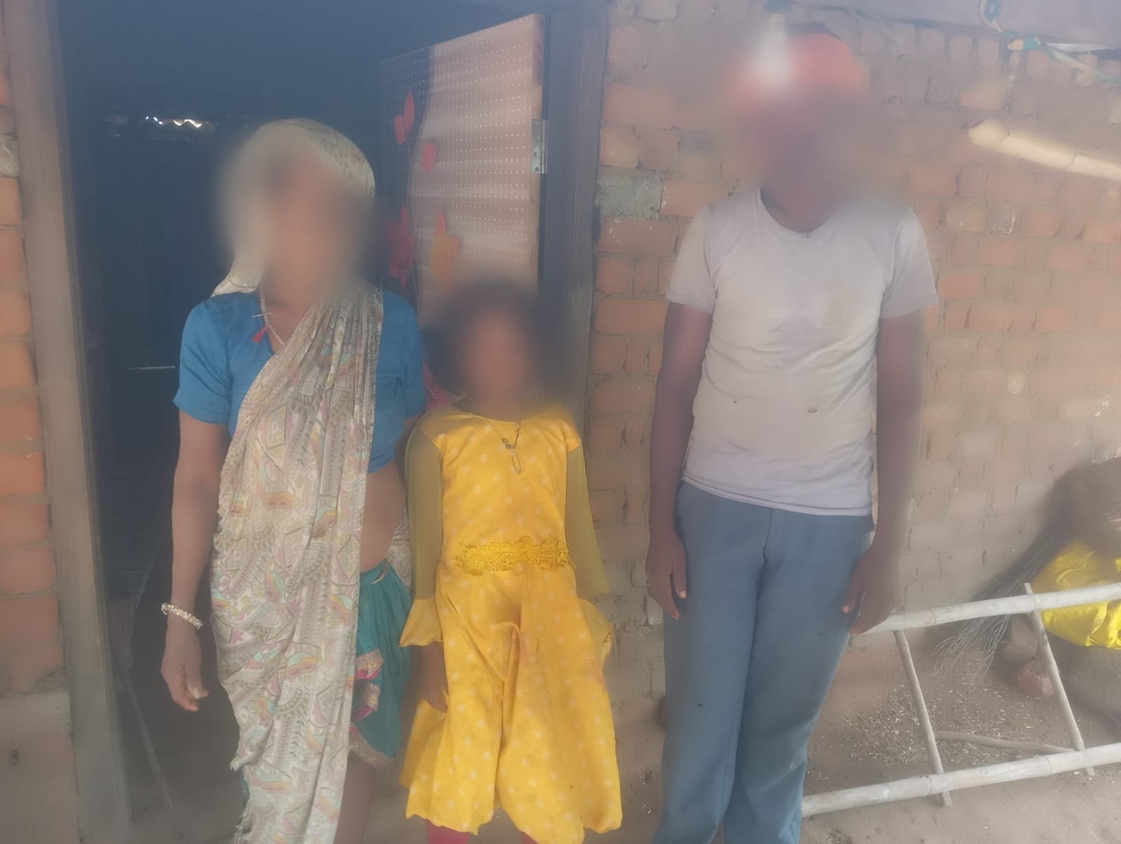 बैतुल  के थाना कोतवाली क्षेत्र में माँ के साथ बस से बैतूल जा रही 09 वर्षीय मासूम रास्ते में अकेले उतर कर रास्ता भटकी, डायल-112 जवानों ने परिजन से मिलाया। 